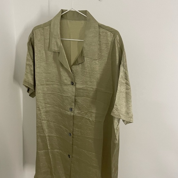 PRIORY Edition Shirt in Crushed Slinky Pistachio Size M/L​​​ - Picture 2 of 4